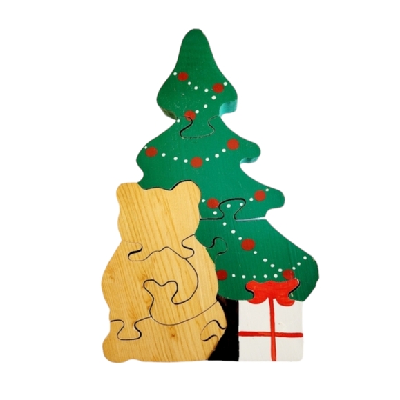 Handmade hand painted puzzle of bear sitting in front of Christmas tree - Picture 2 of 7